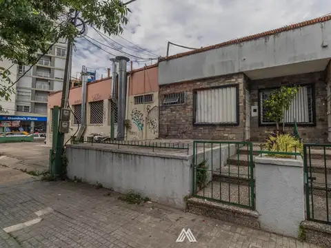 Venta casa 1 dormitorio con renta. La Blanqueada.