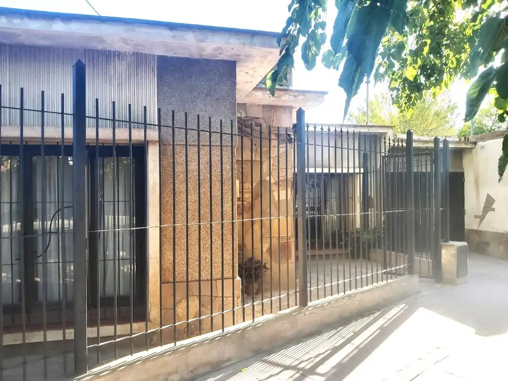 VENTA DE CASA EN GODOY CRUZ