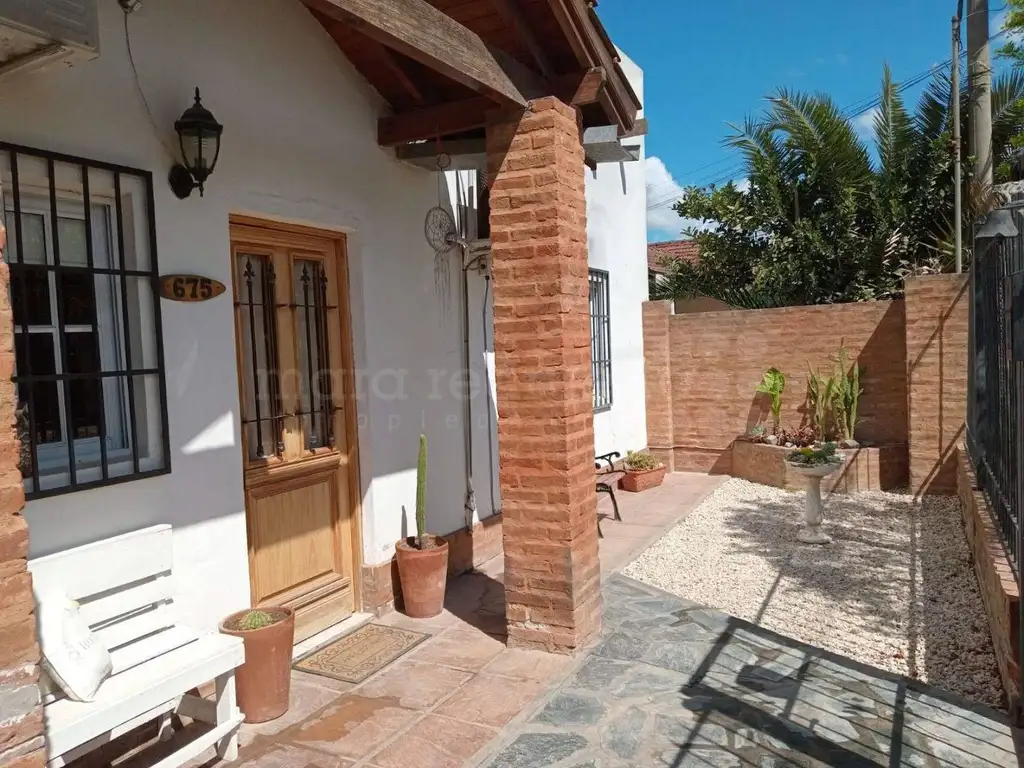 CASA EN VENTA A UNA CUADRA DE LA LAGUNA CASA EN VENTA DE 3 D