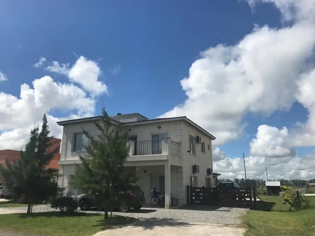 Casa de 5 ambientes en Barrio cerrado en Canning Ezeiza.