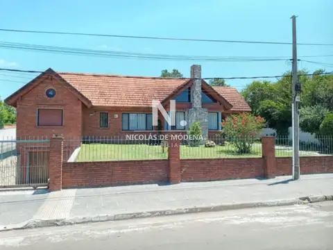 Venta Casa en Las Delicias ,  en Punta Del Este. 3 dormitorios