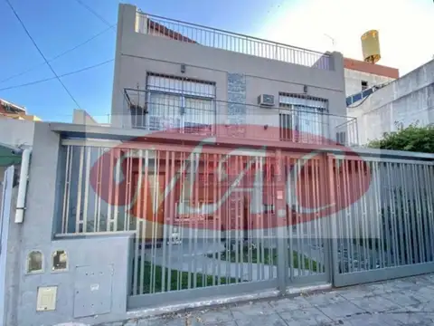 Venta casa de 5 ambientes  Reciclada a nueva.  Zona  Barrio Naon