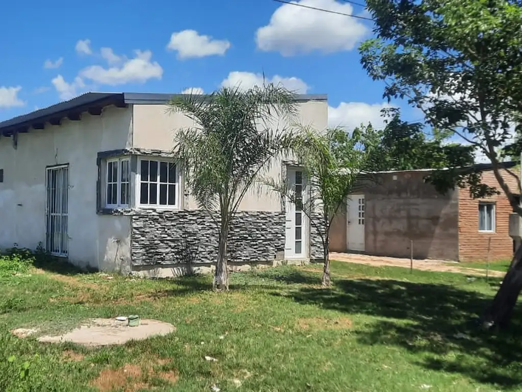 VENDO CASA CAYASTA A UNA CUADRA RUTA 1 LADO SUR DE CAYASTA