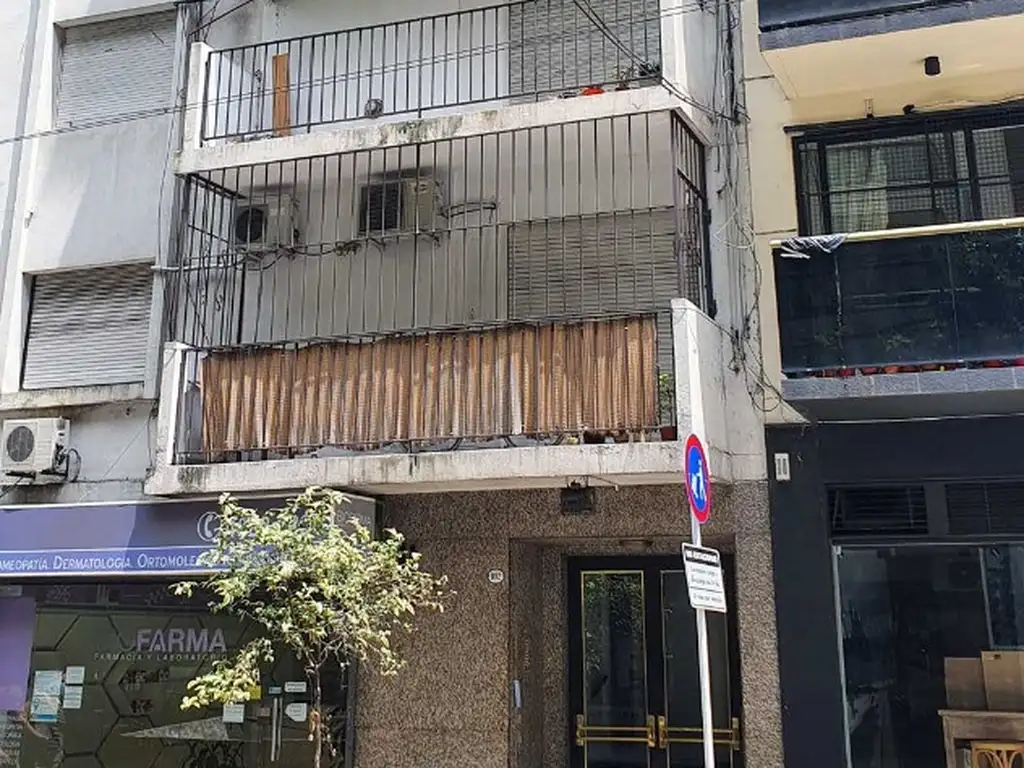 EN LO MEJOR DE RECOLETA, a mts  AV. SANTA FÉ, 2 AMBIENTES EN SEMI-PISO, AL FRENTE, GENEROSA VISTA,