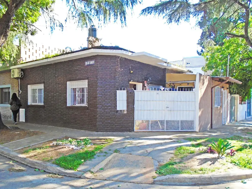 VENTA CASA DE 3 AMBIENTES EN OLIVOS