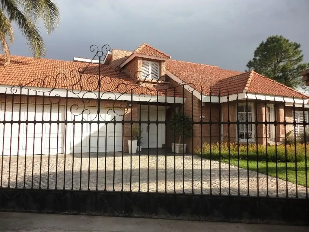 Vendo Casa en Barrio Residencial Las Heras