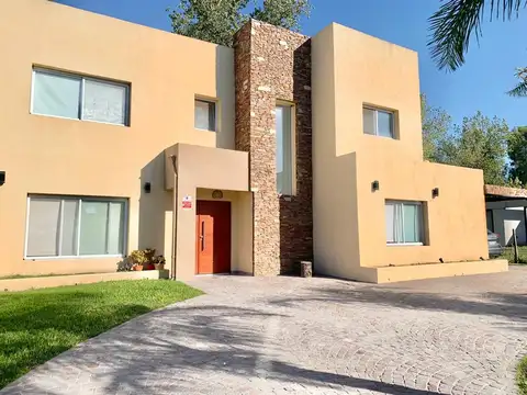 Casa en venta 6 ambientes con pileta Haras Santa Maria Escobar - Foto 0