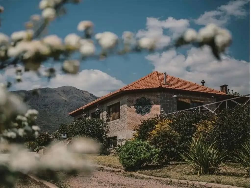 HOTEL Y SPA EN LA BASE DEL URITORCO