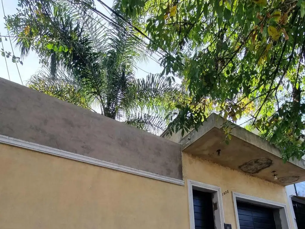 SE VENDE CASA AL FRENTE 2 DORMITORIOS