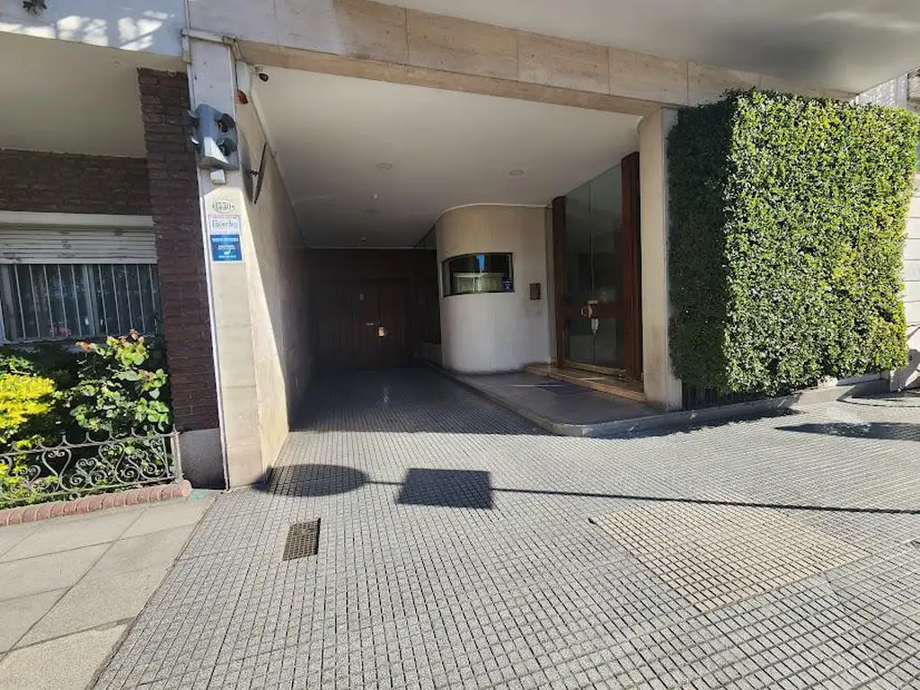 VENTA O ALQUILER DEPARTAMENTO 5 AMBIENTES EN LAS CAÑITAS - COCHERA