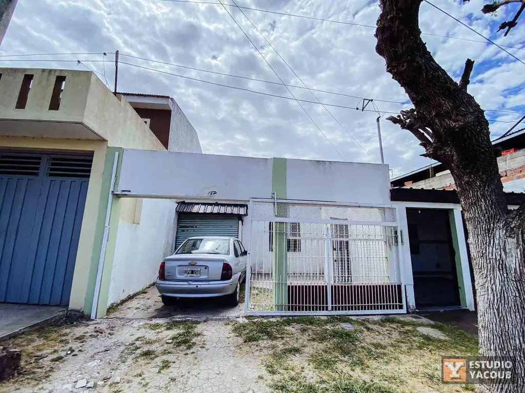 Casa en venta - 3 Dormitorios 1 Baño - Cochera - 400Mts2 - Melchor Romero, La Plata