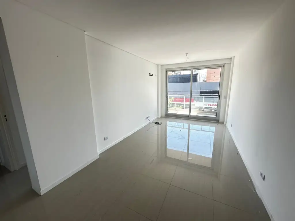 HERMOSO DEPARTAMENTO 2 AMBIENTES AL FRENTE CON BALCÓN - OPCIONAL COCHERA