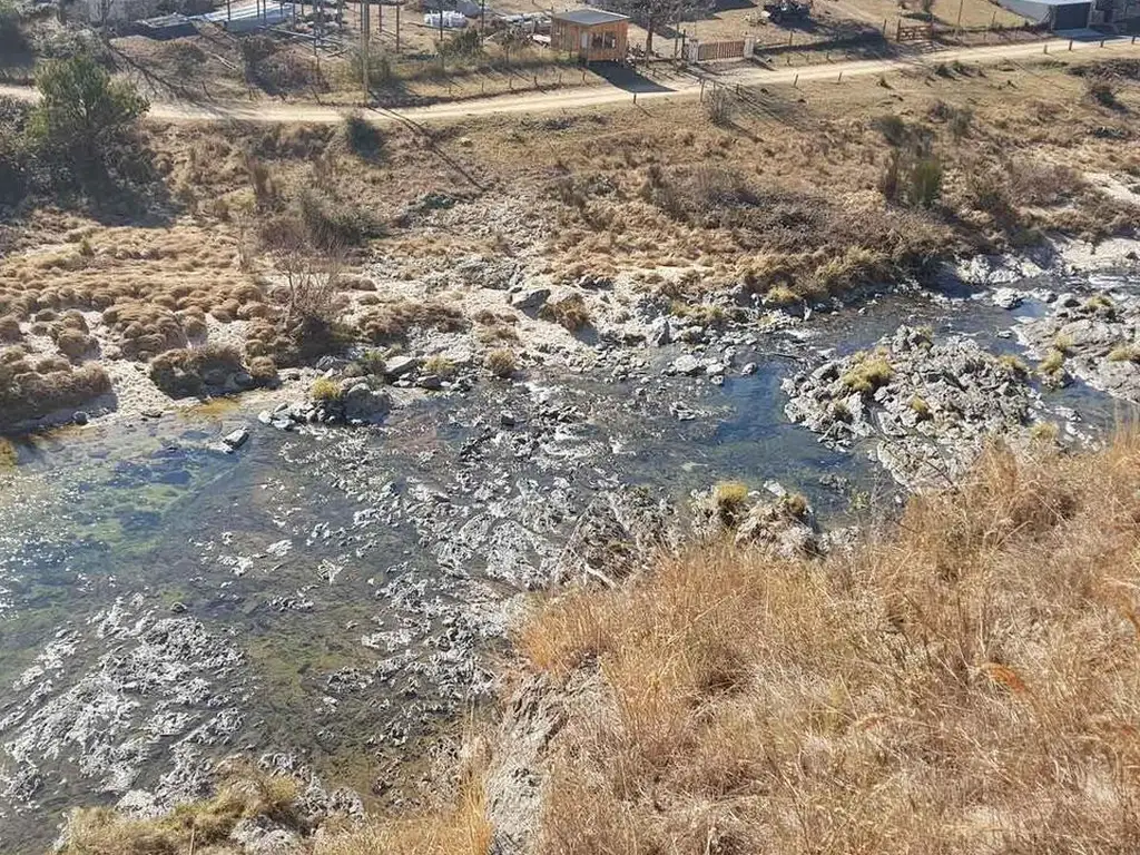 VENTA DE FRACCIONES DE CAMPO CON COSTA DE RIO (COD 3108.)