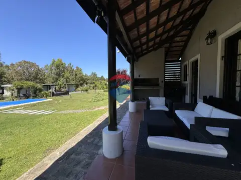 Casa con piscina, 3 dormitorios en Bella Vista