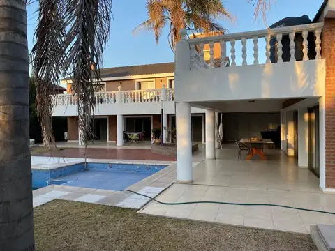 CASA DE CATEGORIA - COUNTRY SAN ISIDRO - 550 M2