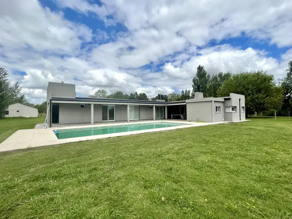 Casa - Laguna De Lobos parque de 1600m2 con piscina