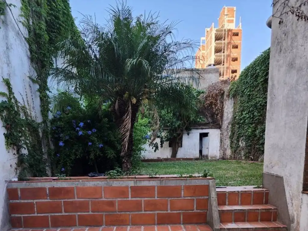 7 entre 41 y 42. Casa en venta a reciclar. La Plata.-