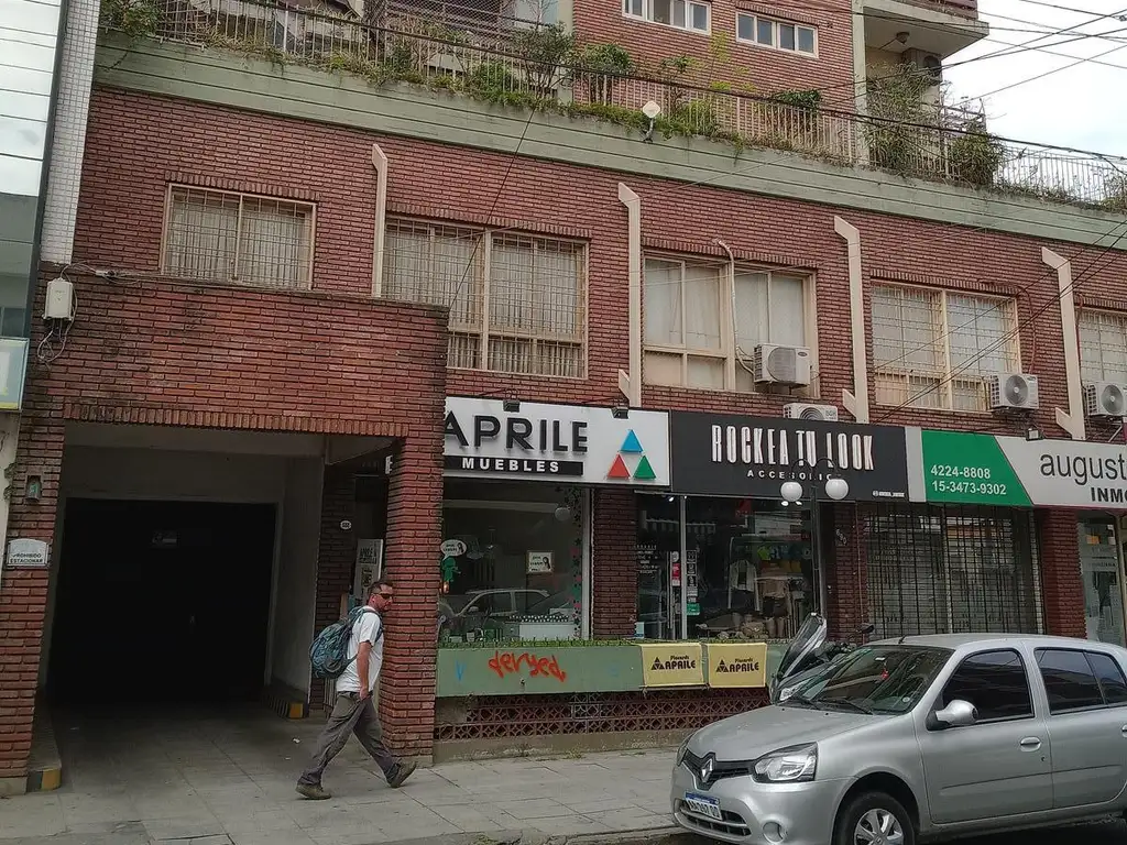 COCHERA EN PLENO CENTRO DE QUILMES