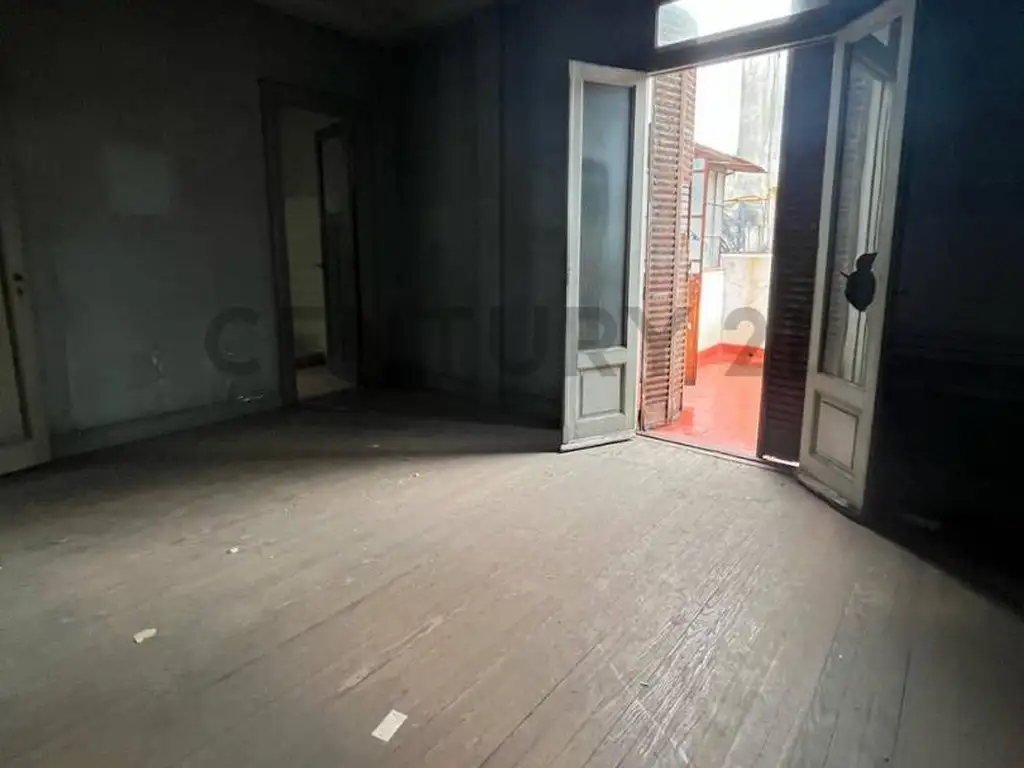 Venta - Piso a reciclar en Balvanera
