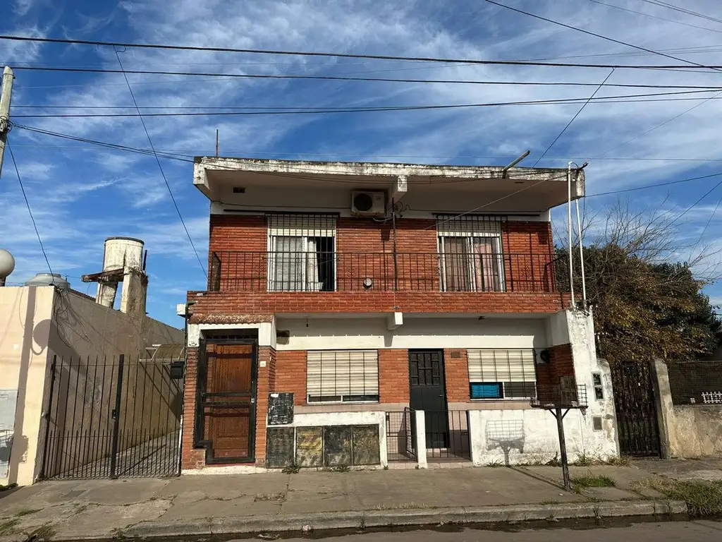 Casa en venta Multifamiliar dividida en 2 plantas