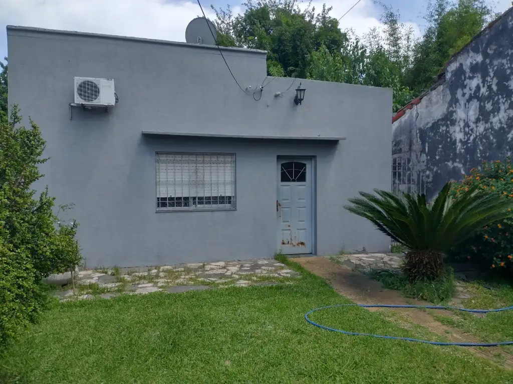 Casa 3 Ambientes sobre lote de 540m2 en Venta - Castelar Sur