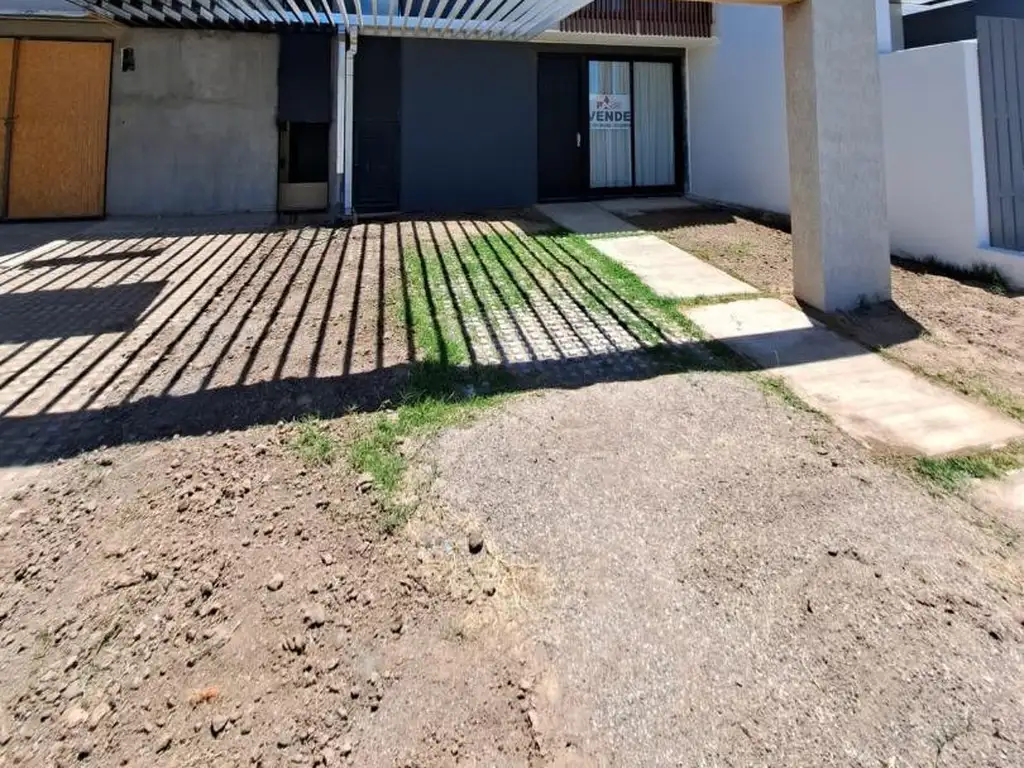 PRADOS DE MANANTIALES - 3 Dorm. 3 Baños lote 180m2