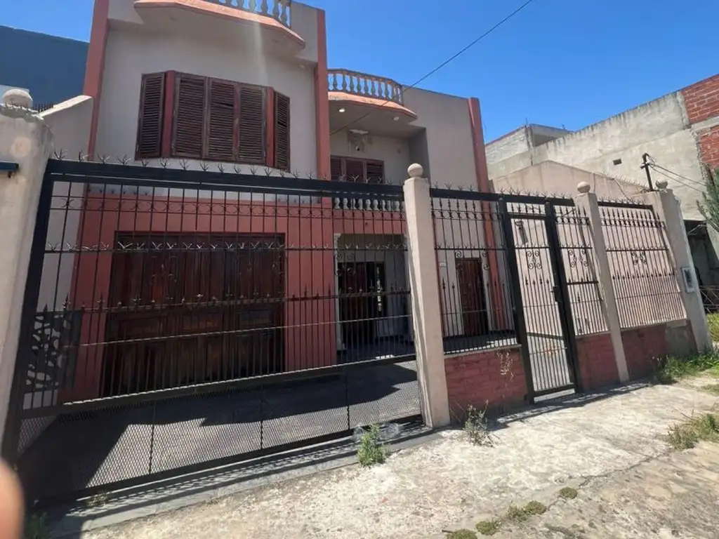 Casa - Alquiler - Argentina, La Matanza - E DEL CAMPO 5900