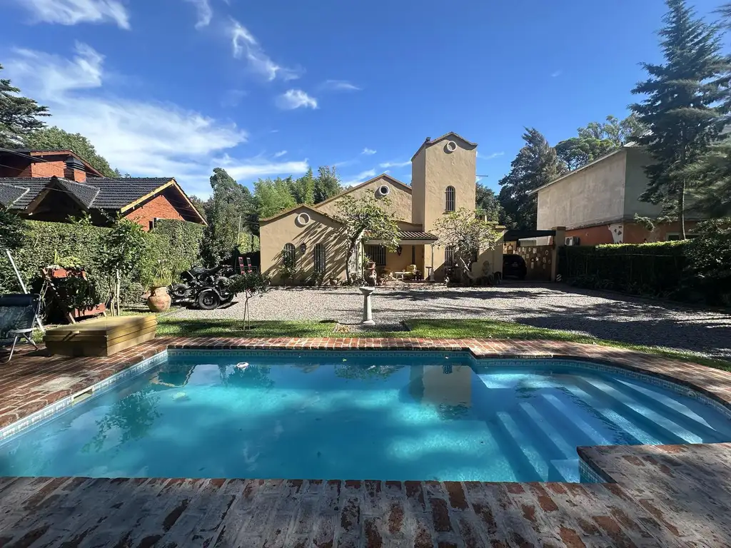 Estupenda Casa Estilo Colonial en el Barrio Los Naranjos - Ingeniero Maschwitz