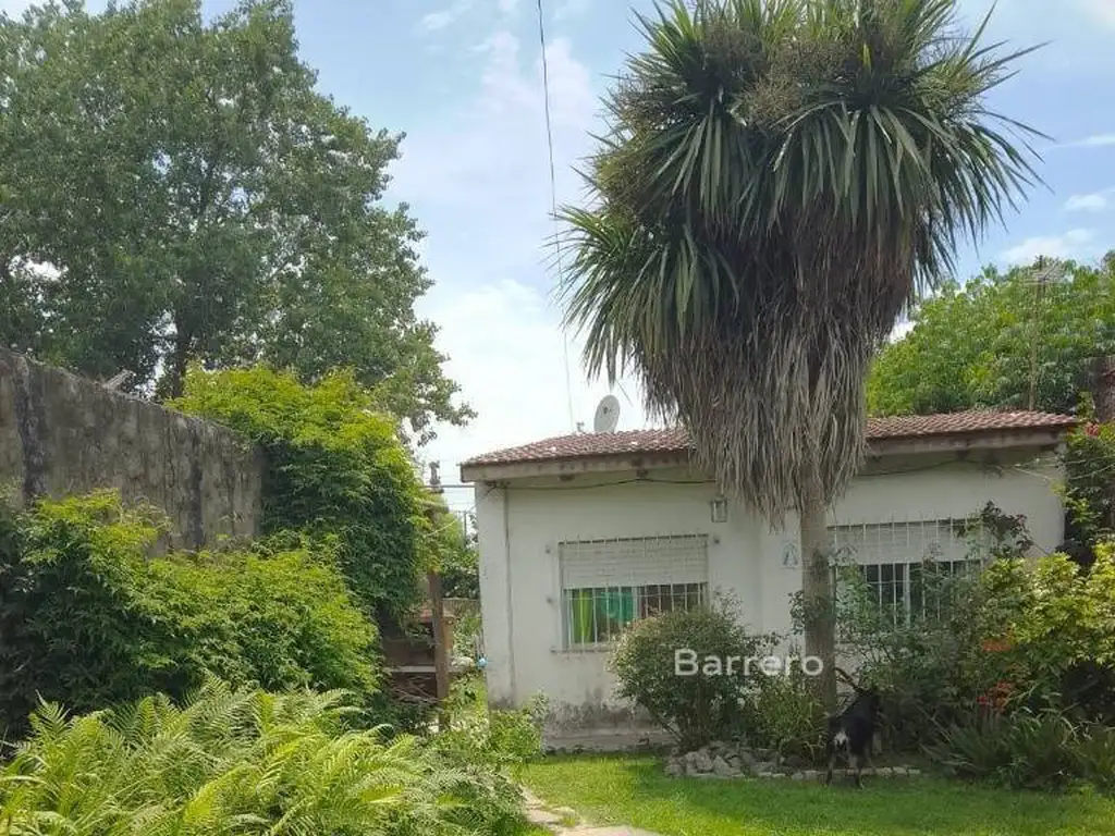 CASA DE 3 AMBIENTES EN FLORENCIO VARELA, TERRENO DE 300 MTS2