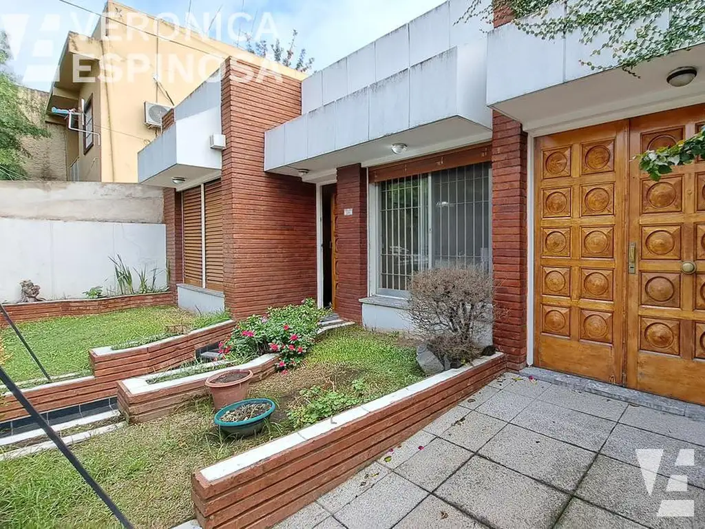 Casa cuatro ambientes venta Moron