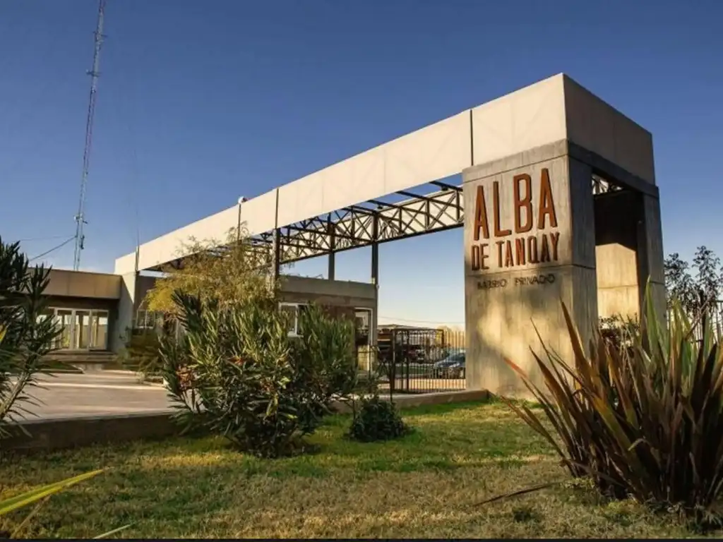 Lote en venta en barrio privado Alba de Tanqay