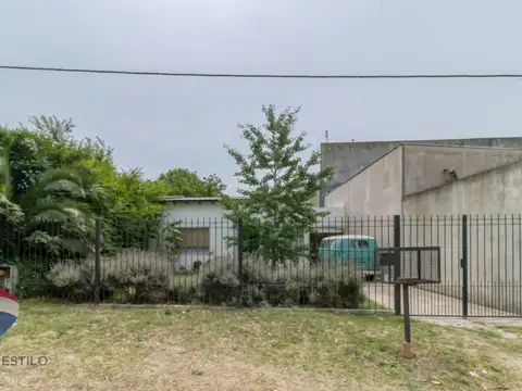 Casa de 220m2 sobre terreno de 12x50 amplios amb. - Foto 0