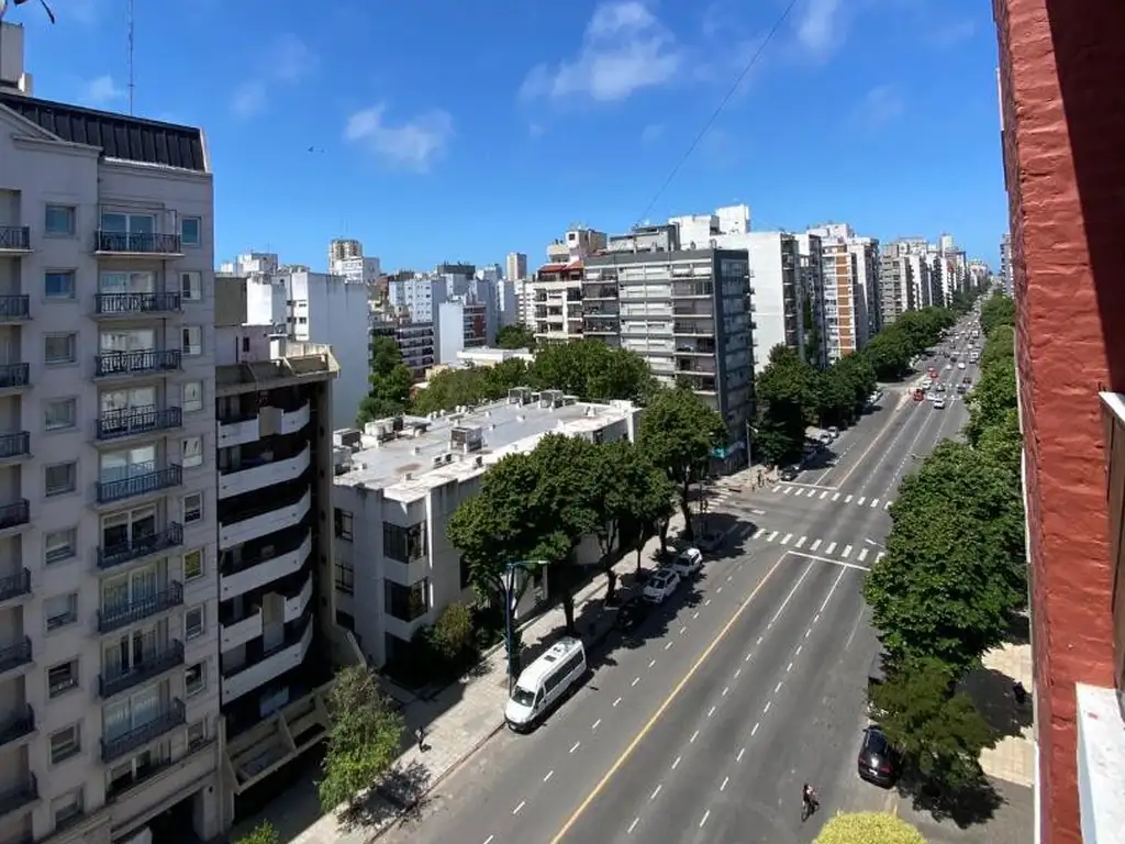 DEPARTAMENTO 3 AMBIENTES CON BALCON AL FRENTE PLAZA MITRE