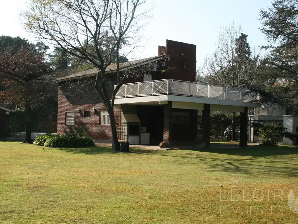 Casa 4 ambientes en alquiler temporario - Parque Leloir