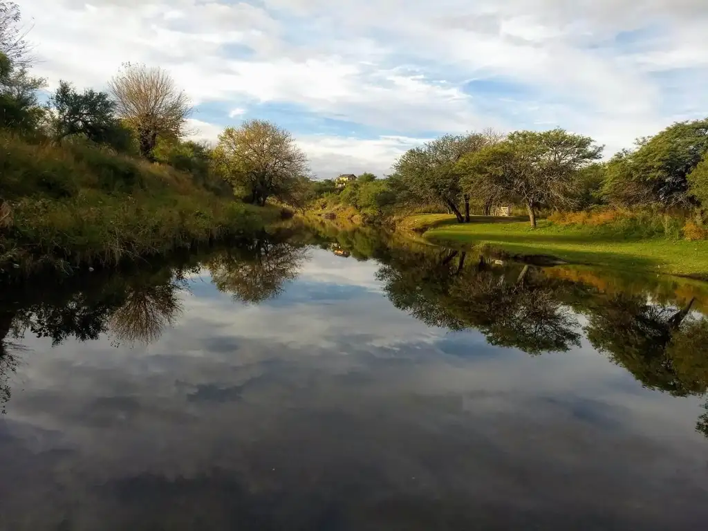 VENDO EXCELENTE TERRENO EN BARRIO DE CHACRAS " RUCALHUE" LAS BAJADAS - RIO TERCERO 6700mts