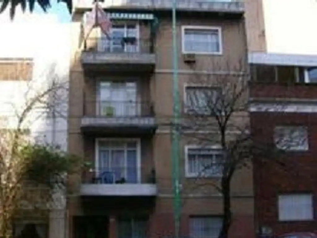 VENTA DEPARTAMENTO 2 AMBIENTES RECICLADO POR ESCALERA EN PALERMO.