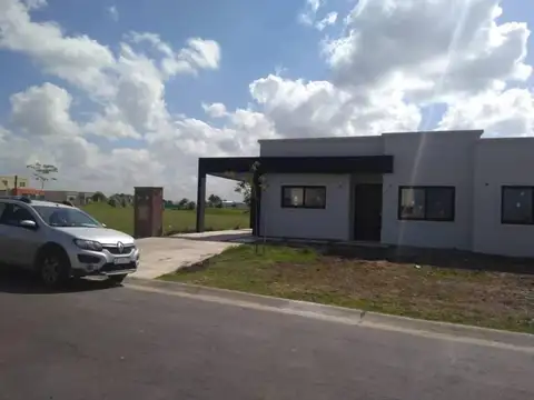 Casa en Venta - 4 dormitorios - USD 180.000
