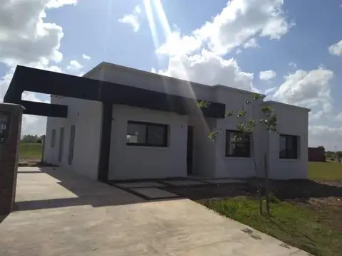 Muy linda casa en venta en San Ramiro, Pilar del Este - Foto 0