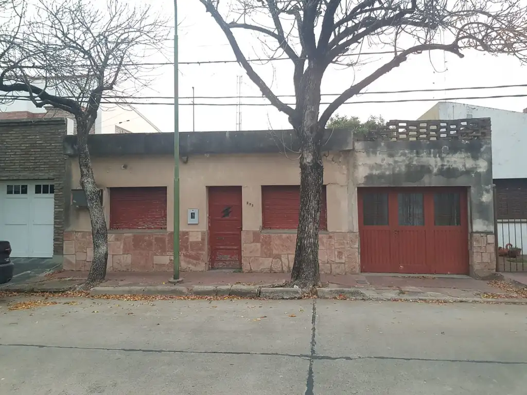 VENTA / CASA A DEMOLER / B° SARMIENTO / RAFAELA