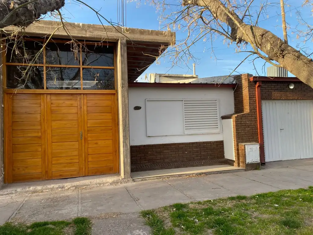 VENTA CASA 5 AMBIENTES EN BARRIO SARDI