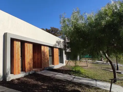 Casa en Venta - 3 dormitorios - USD 160.000