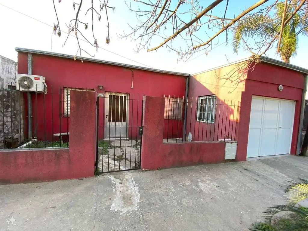 Casa 4 dormitorios con cochera en Santo Tome