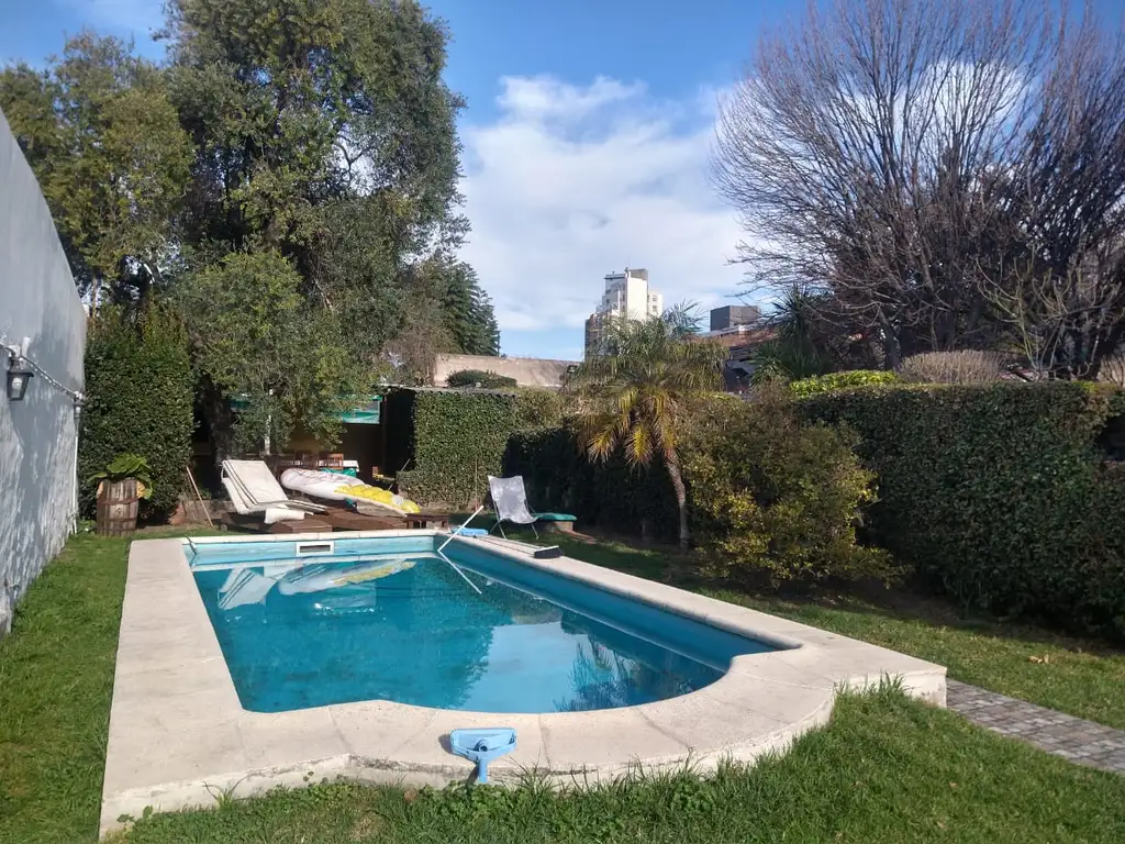 Vende Hermosa Casa 4 Amb Con Parque, Quincho, Pileta Y Cochera