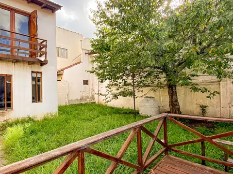 VENTA CASA 4 AMBIENTES COCHERA PATIO Y PARRILLA