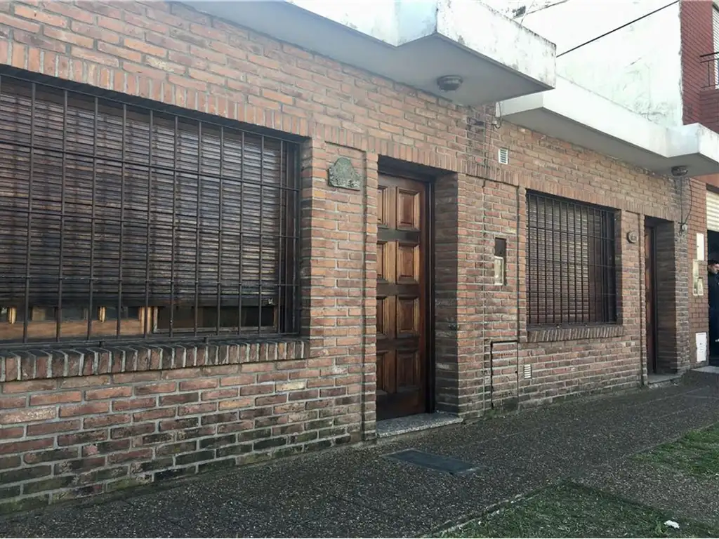 VENTA PH 2 AMBIENTES PB PATIO BERNAL OESTE QUILMES