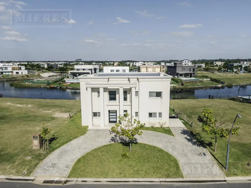 Casa en venta sobre lote a la laguna Puertos Barrio Ceibos