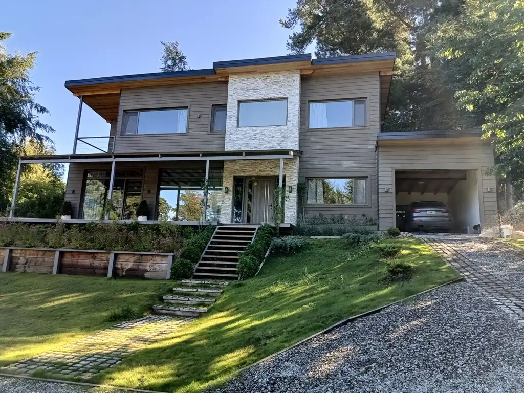 Venta de Residencia a estrenar en Villa Campanario, Bariloche