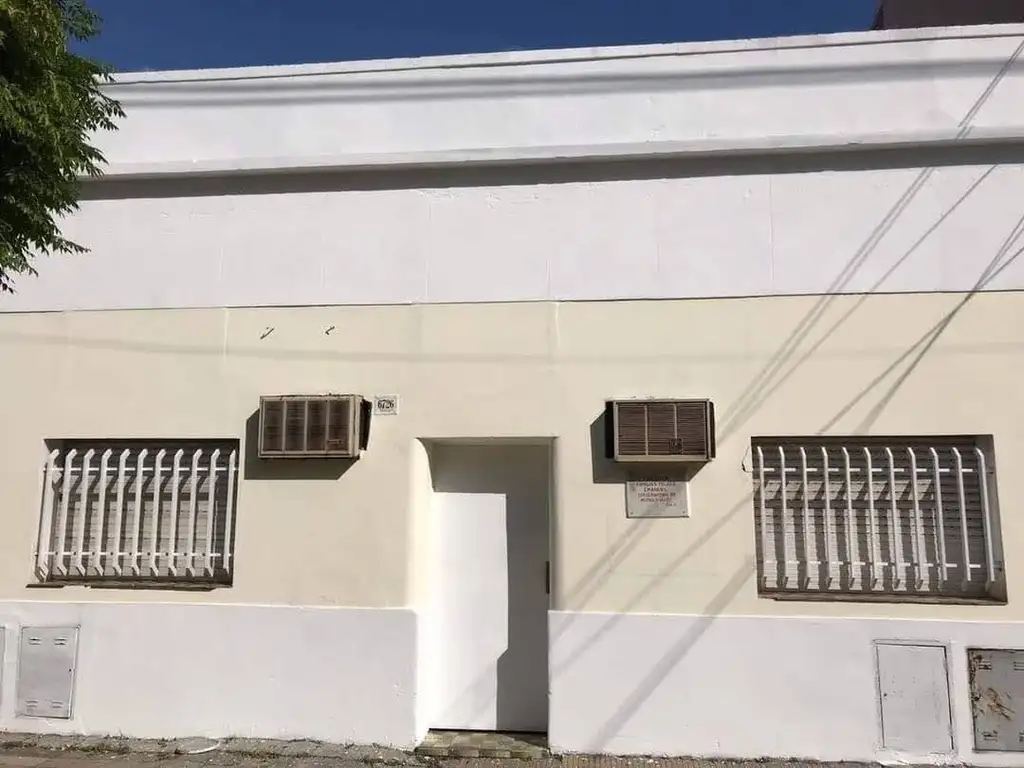 Tipo Casa 2 Ambientes en PB al Frente Excelente Zona Sin Exoensas