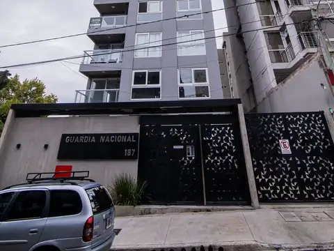 Guardias Nacionales 100, Piso 1