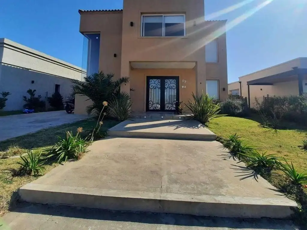 Casa  en Venta en San Eduardo, Pilar del Este, Pilar